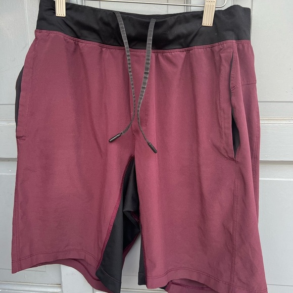 Lululemon men’s The short linerless 9” burgundy and black‎ colored size s/m - Picture 1 of 12